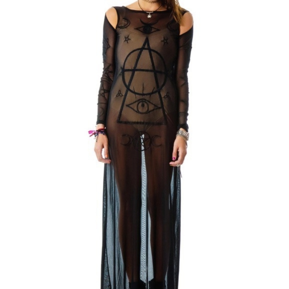 ISO unif wiccan dress